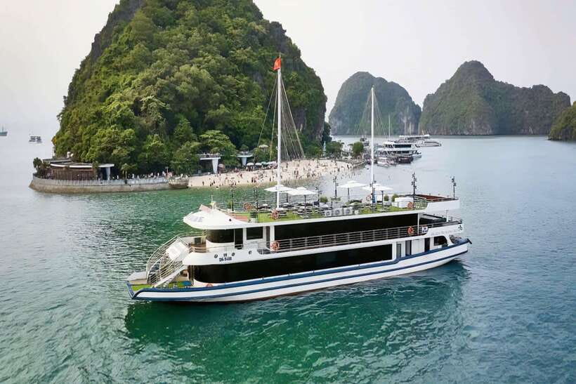 Hanoi: 5-Star Halong Bay Cruise with Lunch, Jacuzzi & Party - The morning ride from Hanoi to Tuan Chau Harbor