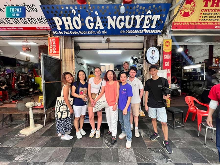 Hanoi: Michelin Guide Street Food Tour with Spa Experience - Second stop: glass noodles with crispy deep-fried eel
