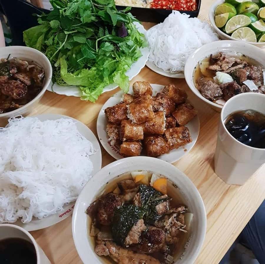Hanoi: Michelin Guide Street Food Tour with Spa Experience - The 30-minute choice: foot massage or head wash