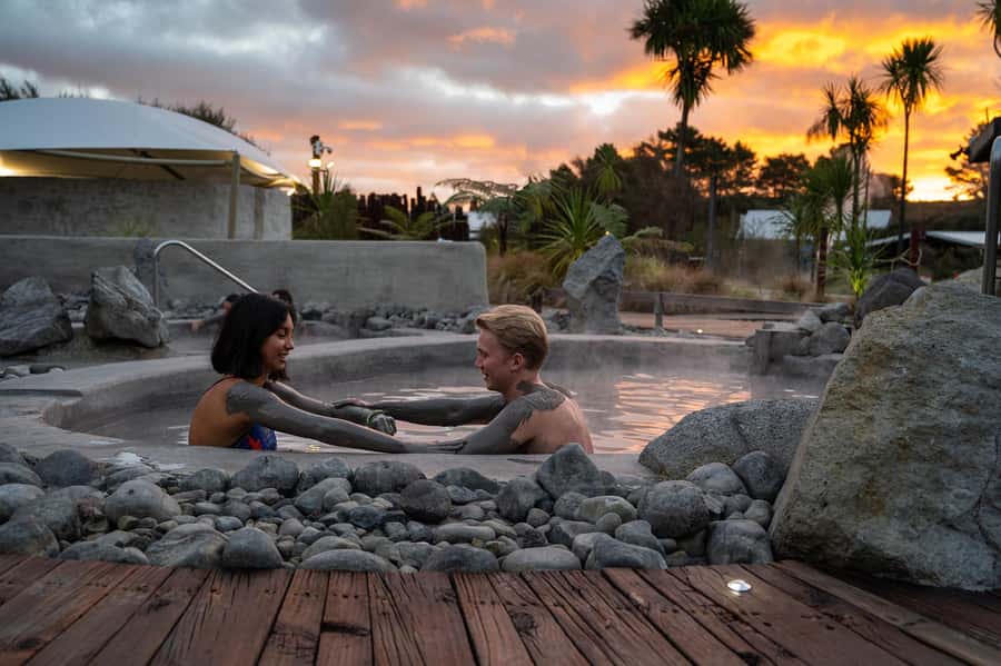 HELL'S GATE Mud Spa, Rotorua - Group Day Tour Ex Auckland - Key points at a glance