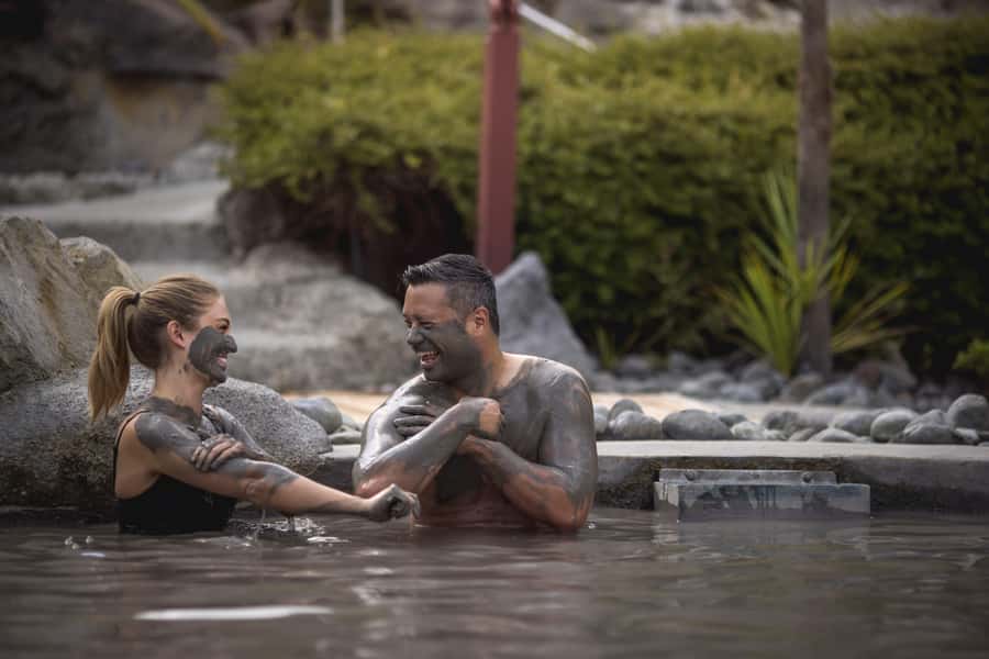 HELL'S GATE Mud Spa, Rotorua - Group Day Tour Ex Auckland - The early Auckland pickup and long road south