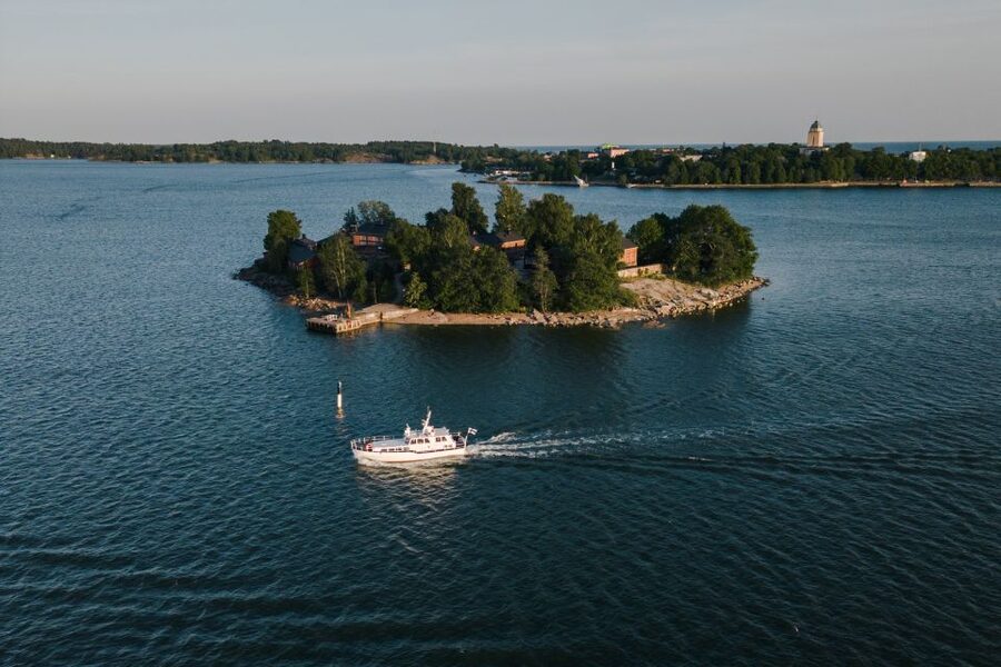 Helsinki: 3 hour Sauna Cruise in Helsinki archipelago - A 45-minute break for swimming and paddleboarding