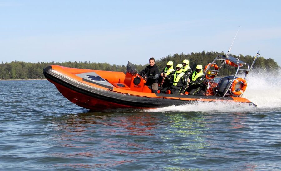 Helsinki: Archipelago RIB Boat Tour with BBQ Lunch and Sauna - Learning the Archipelago from the Water