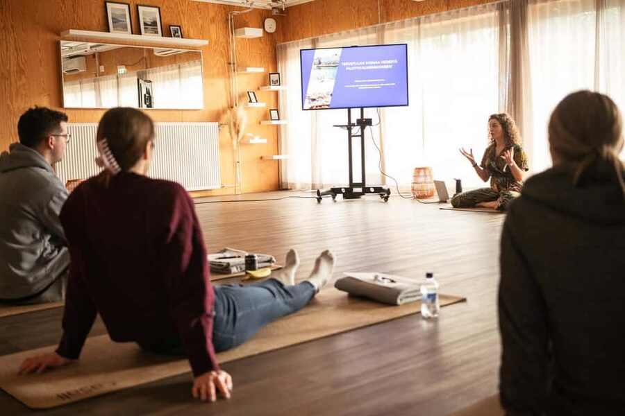 Helsinki: Finnish Ice Swimming & Sauna Training Experience - Meeting Kiira at Allas Pool