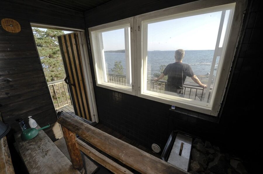 Helsinki: RIB Tour to Local's Cottage with BBQ and Sauna - A 45-minute cruise through Helsinki’s western archipelago