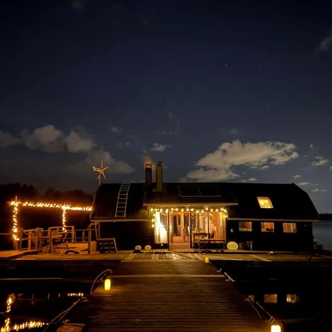 Helsinki: Rustic Traditional Floating Sauna Experience - Meeting at Cafe Regatta