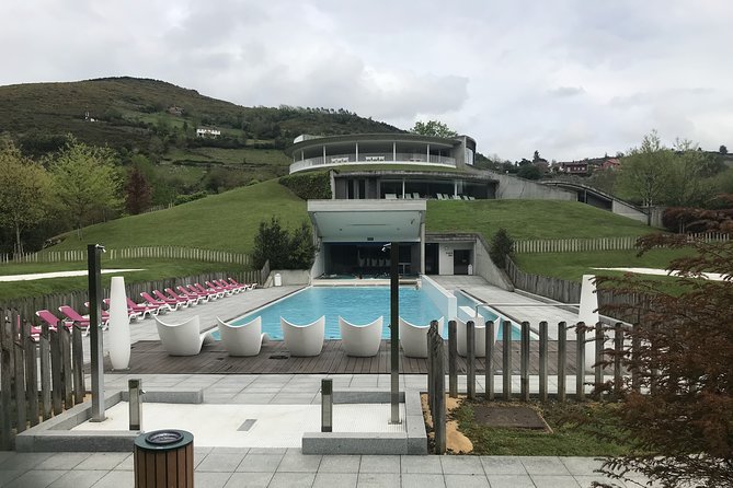 Hiking, eating and relaxing in an 18th century Spa near Oviedo - A short stop at Priorio Castle