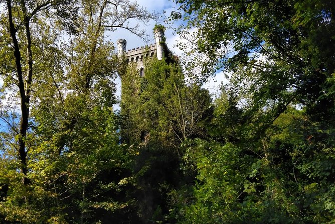 Hiking, eating and relaxing in an 18th century Spa near Oviedo - A three-course Asturian lunch in the village