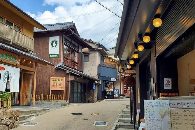 Himeji Castle, Arima Onsen & Mt. Rokko: 1-Day Bus Tour from Osaka - Koko-en Garden gives the castle visit breathing room
