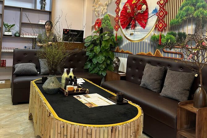 Hoang Spa Nourishing Shampoo & Head Shoulders Face Massage - The room and atmosphere