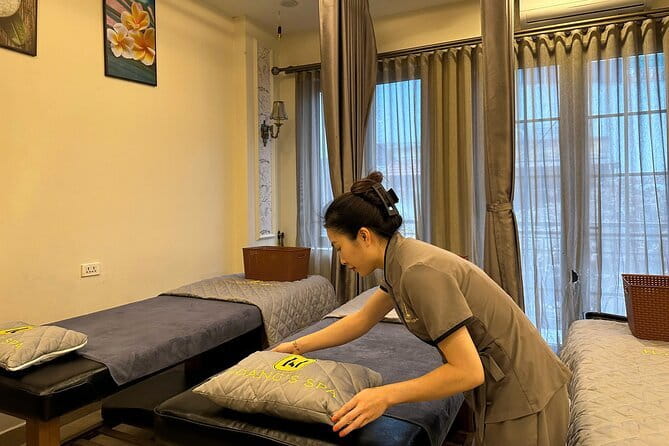 Hoang Spa Nourishing Shampoo & Head Shoulders Face Massage - The strongest parts of the service