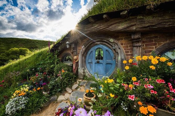 Hobbiton Movie Set Tour to Blue Springs and Mineral Spa - Key points at a glance
