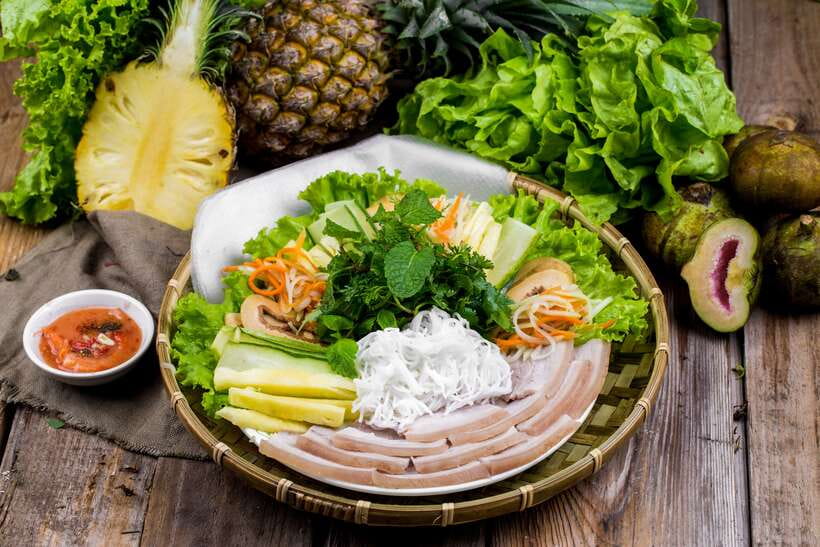 Hoi An: Food tour, Boat Trip and Foot Massage by night - Hoi An night market and more street food