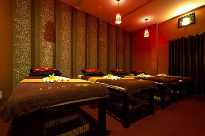 Hot Stone Massage For Full Body Blood Circulation At Da Nang - Who should book this Da Nang massage