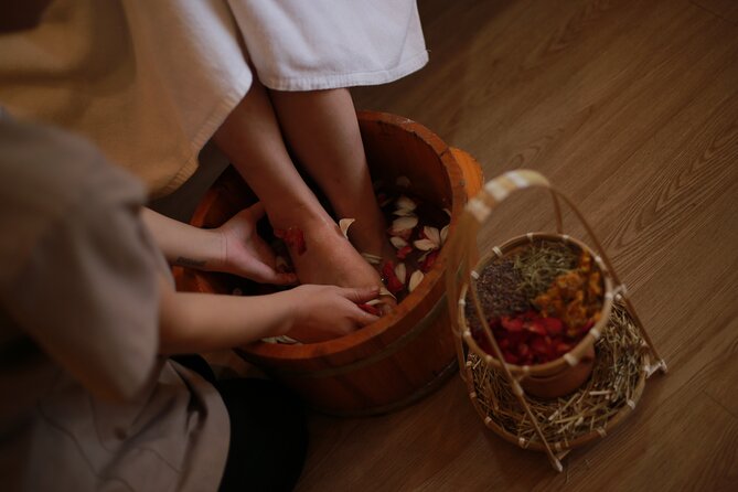 Hue Traditional Massage For Healing, 45 mins - Starting with a 15-minute herbal foot soak