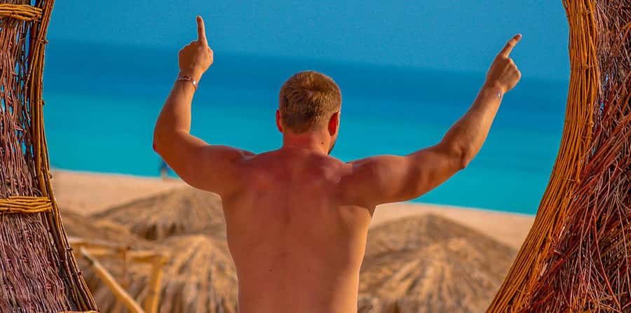 Hurghada: Hula Hula Cruise with Lunch, Massage, & Snorkeling - Water sports and the beach schedule