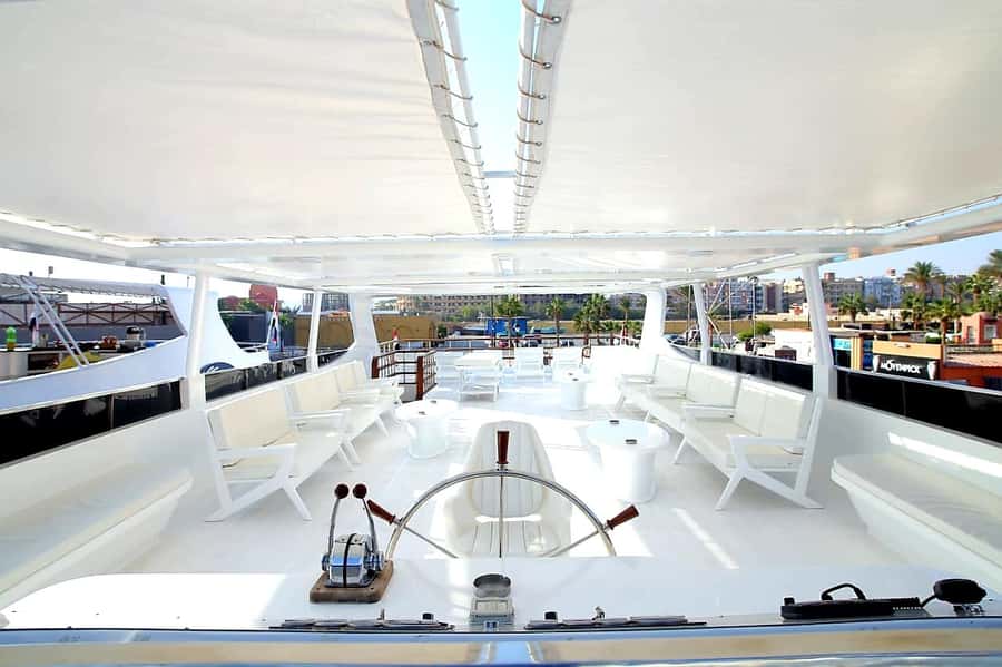 Hurghada: Orange & Giftun Island Cruise with Massage & Lunch - Lunch on the Red Sea, served late