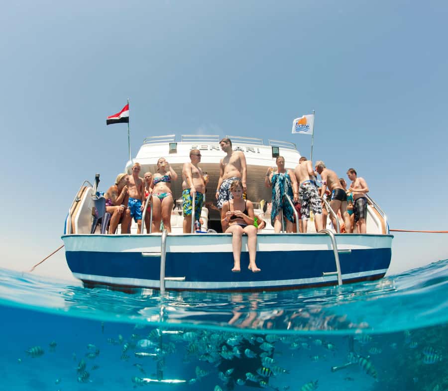 Hurghada: Snorkeling 6 x 1 to Orange Bay w Diving & Massage - The crew is a major part of the value