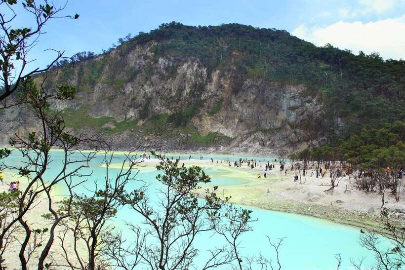Jakarta: Volcano, Suspension Bridge, and Hot Spring Tour - The four-hour ride from Jakarta