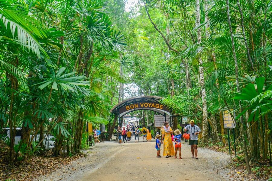 Krabi Private Escape: Emerald Pool, Hot Springs & Tiger Cave - Tiger Cave Temple and 1,200 steps