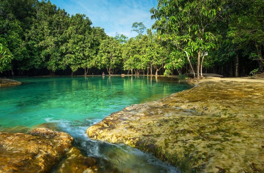 Krabi: Tiger Temple, Hot Springs & Crystal Pool Jungle Tour - Thai lunch between the pools and the temple