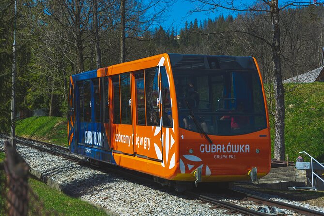 Krakow to Zakopane: Funicular, Tasting and Thermal Baths Day Trip - Guides, vehicles, and the human side of the day