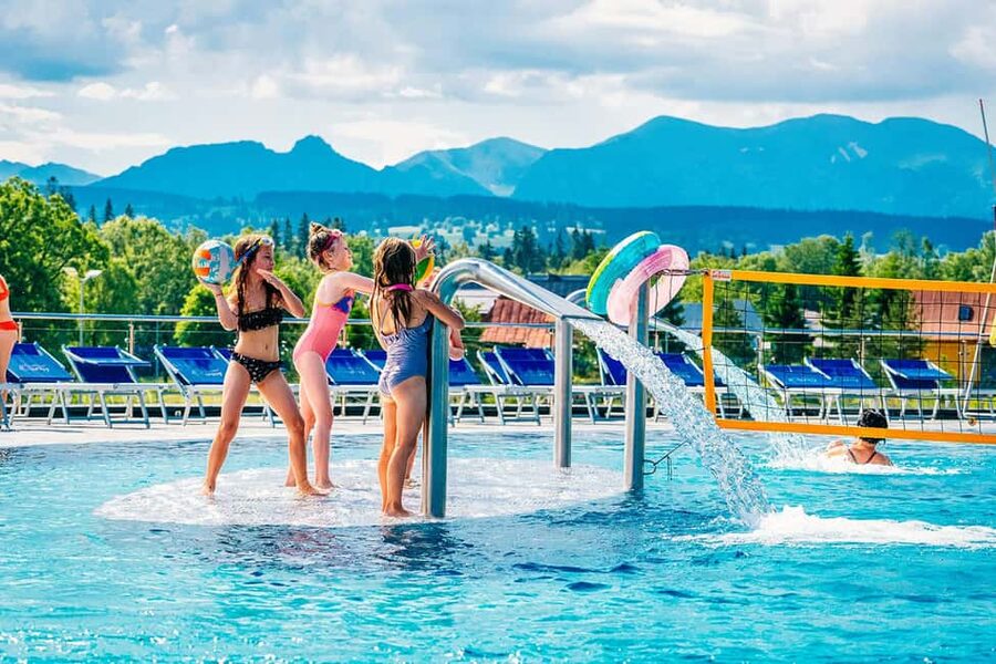 Krakow: Zakopane and Thermal Pools Tour with Hotel Pickup - Riding the Gubałówka funicular