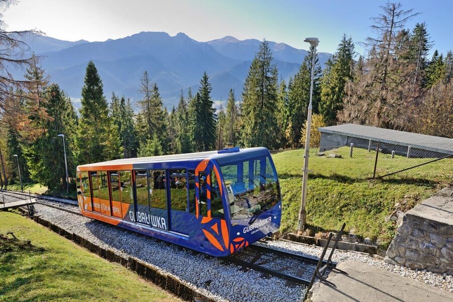 Krakow: Zakopane Cable Car, Vodka, Cheese & Hot Springs Tour - Guides, timing, and the family-run feel