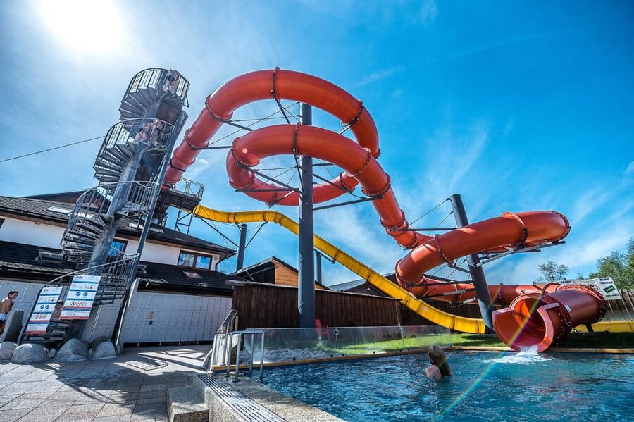 Krakow: Zakopane Cable Car, Vodka, Cheese & Hot Springs Tour - Who should book this experience