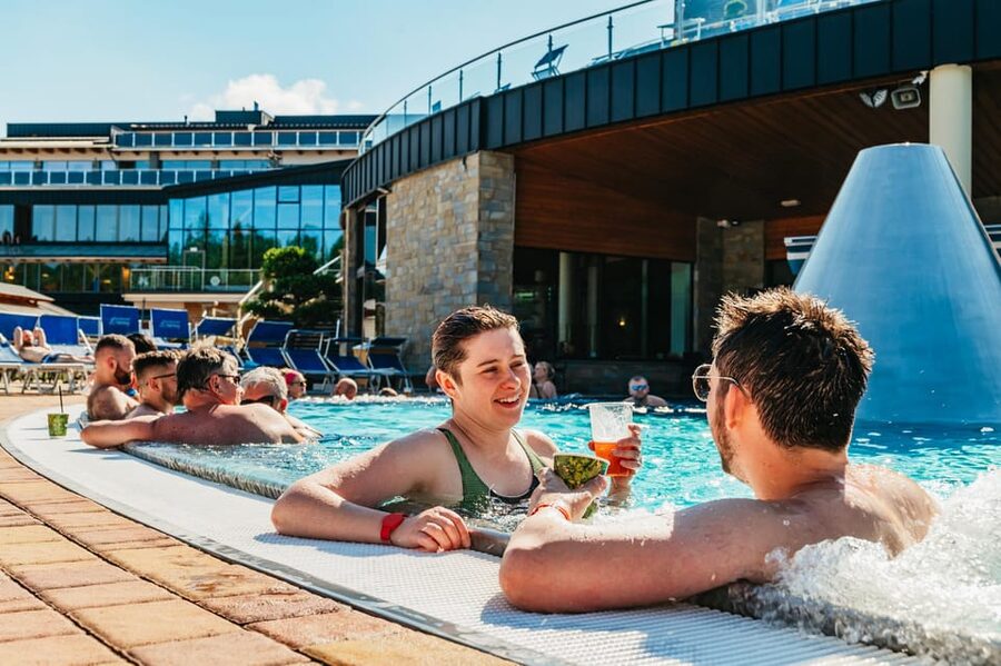 Krakow: Zakopane, Tatra Mountains, Cable Car & Thermal Baths - Two hours for Zakopane and Krupówki Street