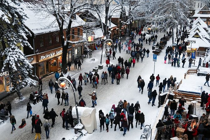 Krakow: Zakopane Tour, Thermal Springs, Cable Car & Hotel Pickup - Chochołów and the old wooden houses