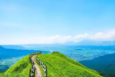 Kyushu: Aso Vocano, Grassland,Onsen and Aso shrine 1-Day Tour