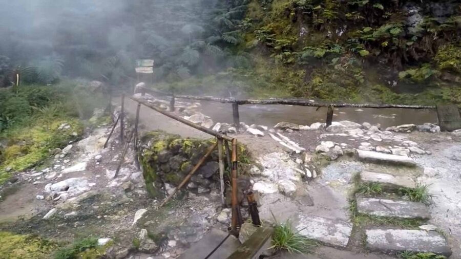Lagoa do Fogo: Biologist-guided Volcano e-Tour +Hot Springs - Salto do Cabrito gives you a second choice