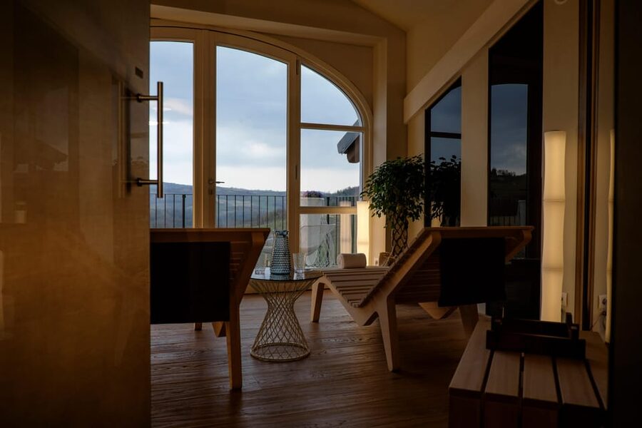 Langhe: scenic spa with natural grape cosmetics - The 40-minute panoramic Finnish sauna