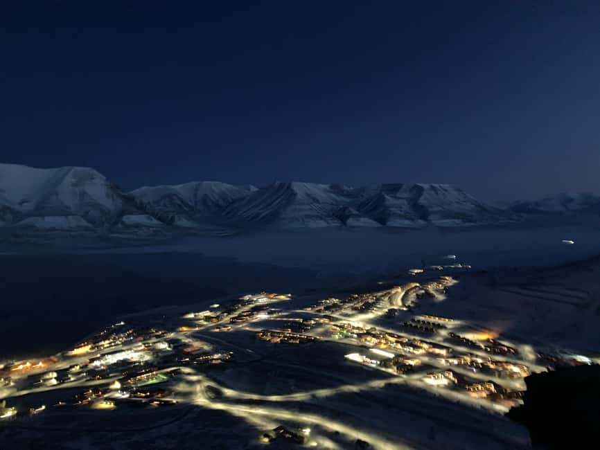 Longyearbyen: Arctic Ocean Swim, Sauna & Sightseeing - The sauna beside the fjord