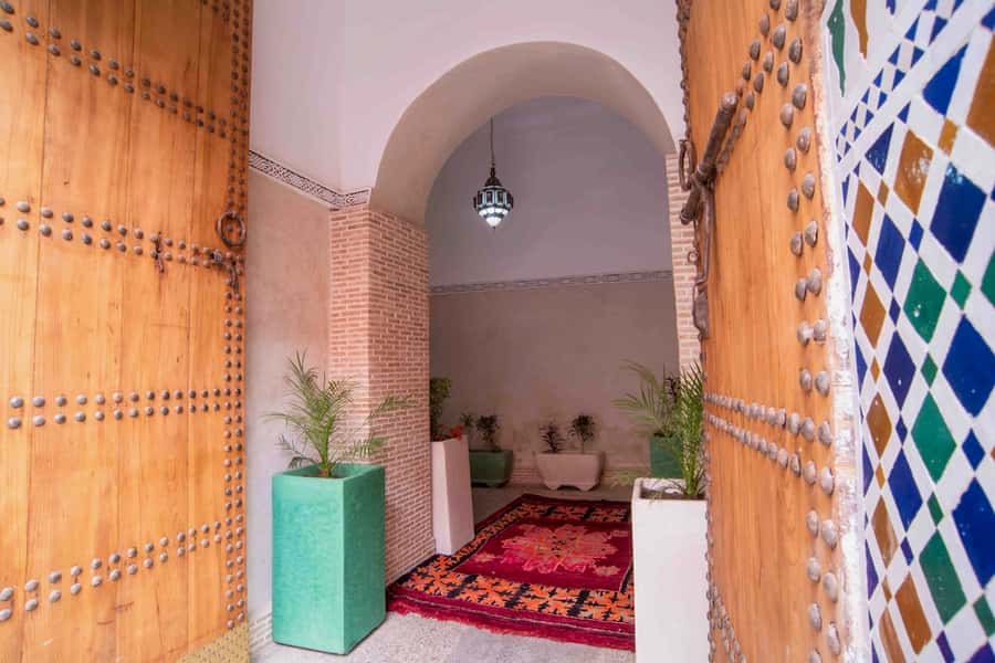 Marrakech: Authentic Moroccan Hammam Experience in Mouassine - Ghassoul, steam, rinsing, and tea