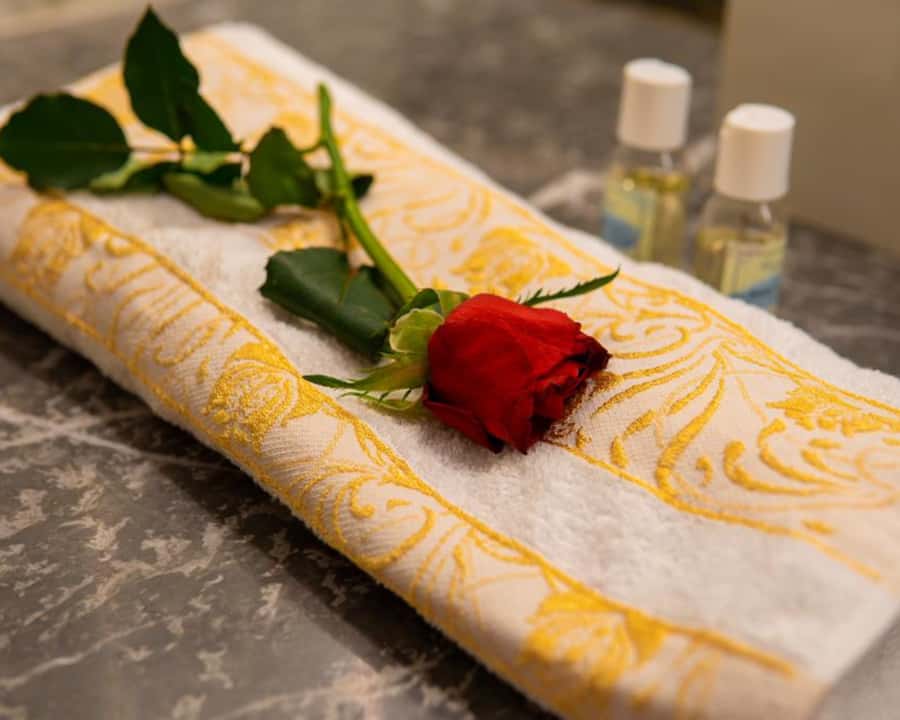 Marrakech: Romantic Spa Experience with Dinner - Timing, language, and accessibility