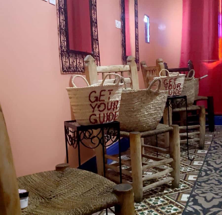 Marrakech: Souk Tour & Berber Hammam with Massage - Language, group size, and accessibility