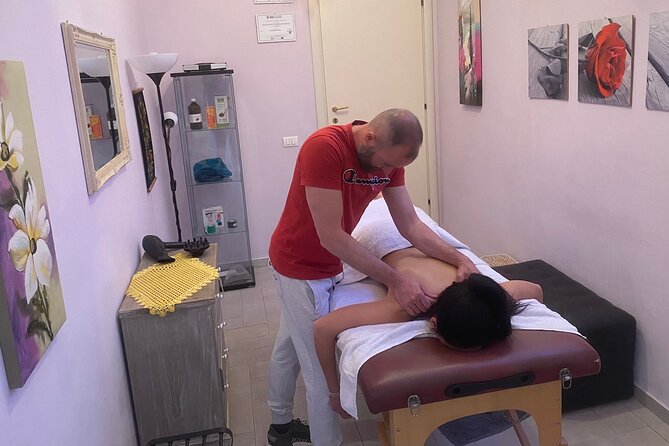 Massage center. Professional Masseur. - What happens during the one-hour session