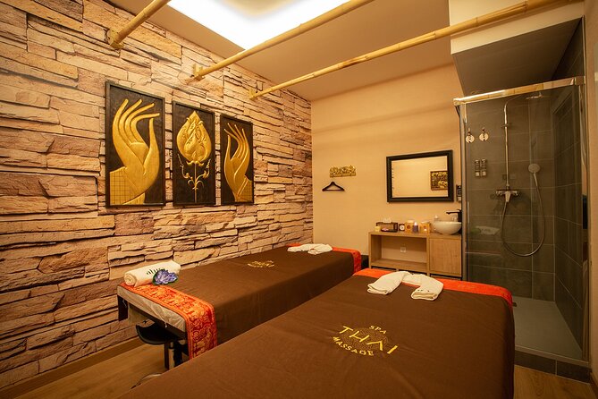 Massage of your choice of 60 min in the same room at THAI MASSAGE ALURA - What happens at Carrer de Joan Güell, 236