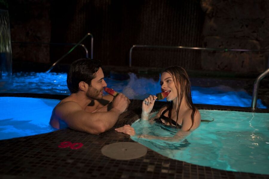 MedelIín: Full Body Massage and Water Therapy Experience - Who Will Enjoy This Most