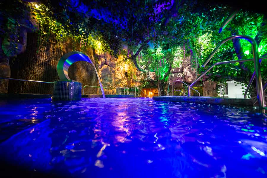MedelIín: Full Body Massage and Water Therapy Experience - The Main Strengths and Weak Spots