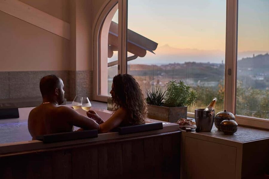 Monforte d'Alba: Jacuzzi Ritual with Wine Tasting - Is the $78 price good value?