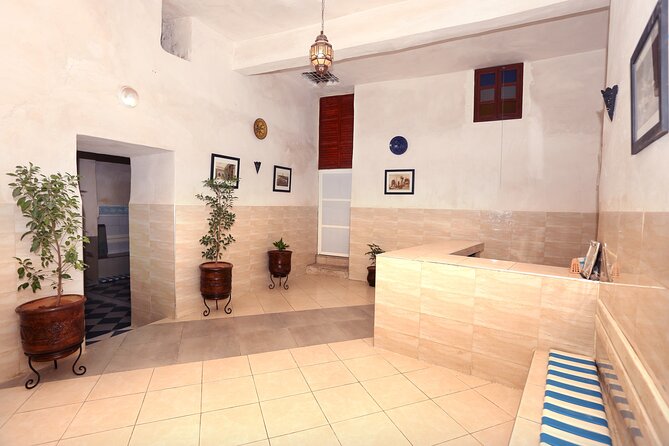 Mouassine the real traditional Moroccan Hammam - Rinsing, washing, and Ghassoul clay
