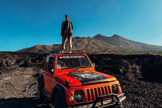 Mount Batur Jeep Sunrise & Hot Spring - All Inclusive Tour - Breakfast with Lake Batur below