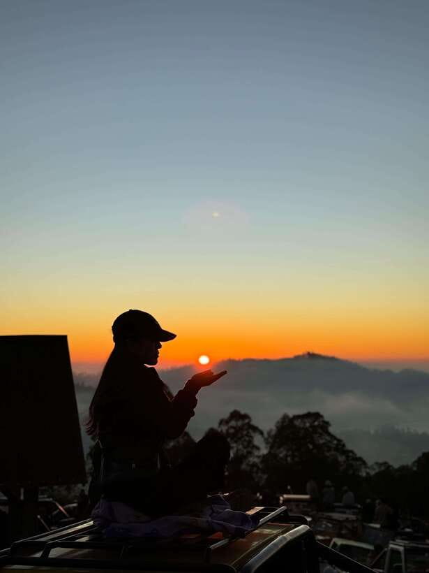 Mount batur jeep sunrise / sunset and hot spring - Reaching the sunrise point by 4x4 Jeep