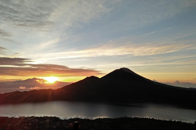 Mount Batur Sunrise Trekking & Hot Spring Tour - Waiting for sunrise at the summit