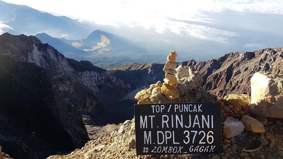 mount rinjani 3D/2N summit,lake.hot spring and crater rim - Day three: four to five hours down through the forest