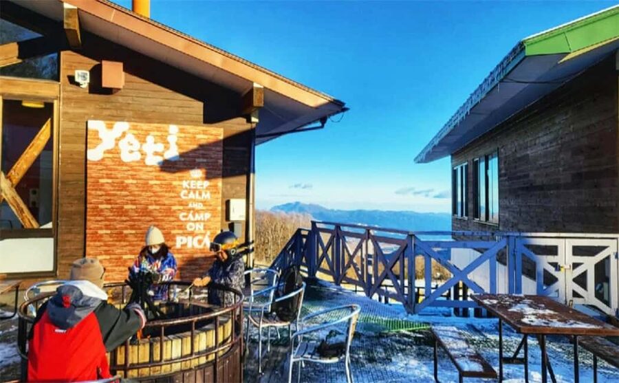 Mt. Fuji Skiing Experience- YETI Ski Resort & Onsen Day Trip - Guides, languages, and the group experience