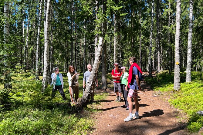 National Park Hike & Finnish Smoke Sauna Experience with Campfire Lunch - What the guides add to the day